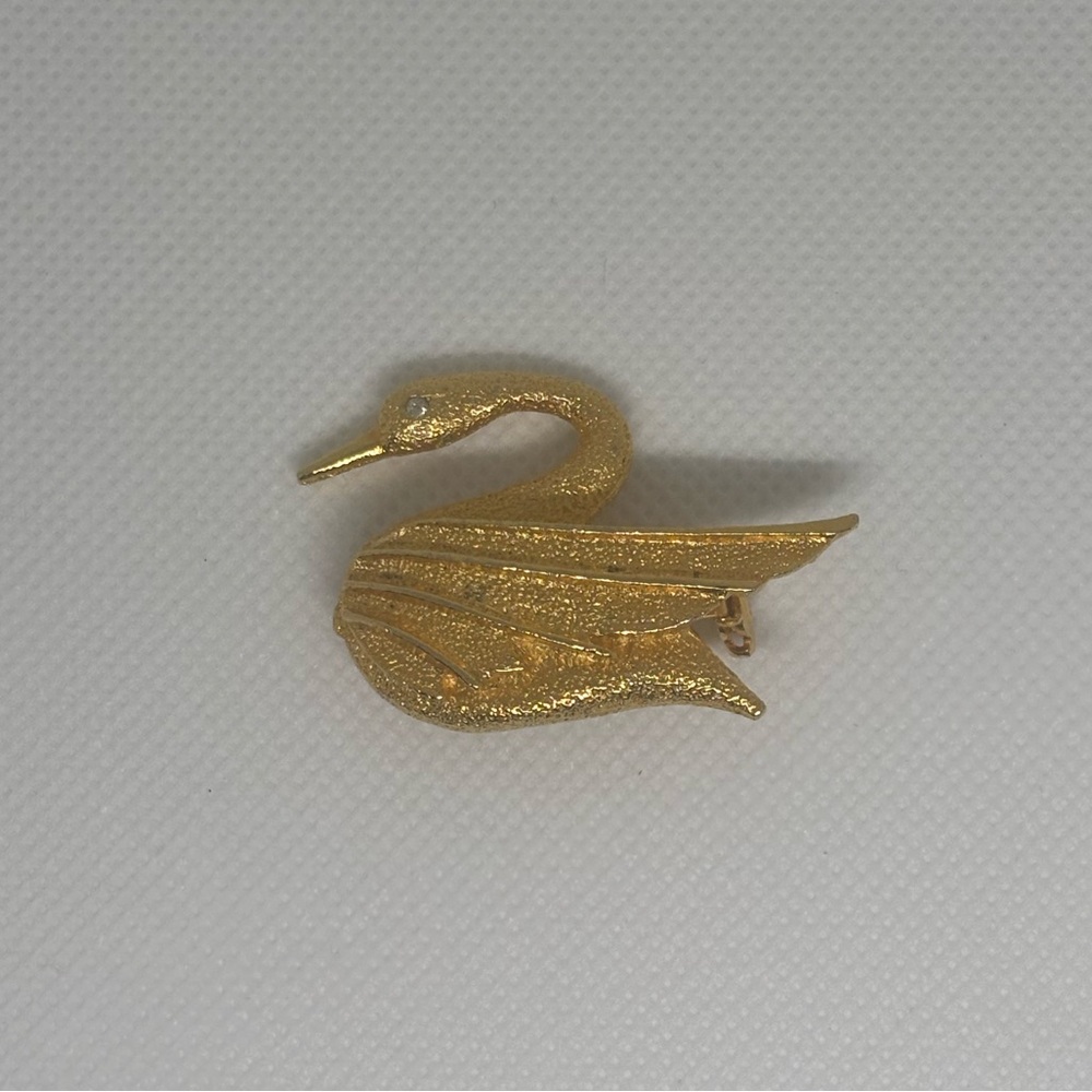 Vintage DFA, Dubarry Fifth Avenue Textured Gold Swan Pin Brooch